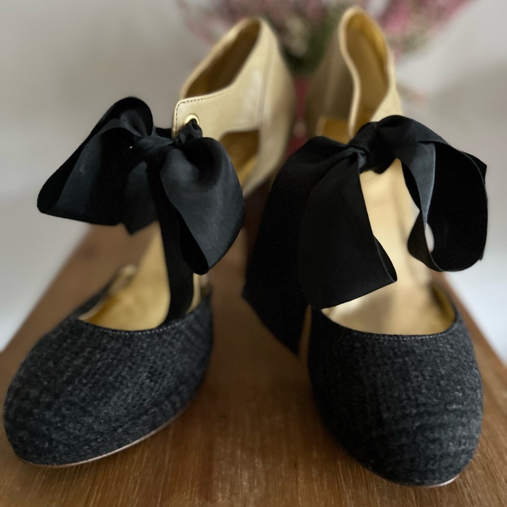 J.Crew Made in Italy 🇮🇹 4 inch heel with black satin bow and gray wool size: 7